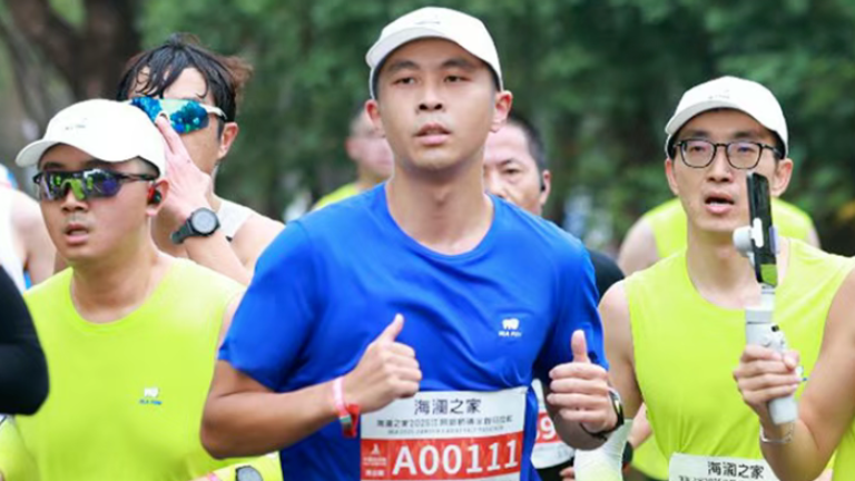  小鎮(zhèn)半馬，爆火出圈！江 